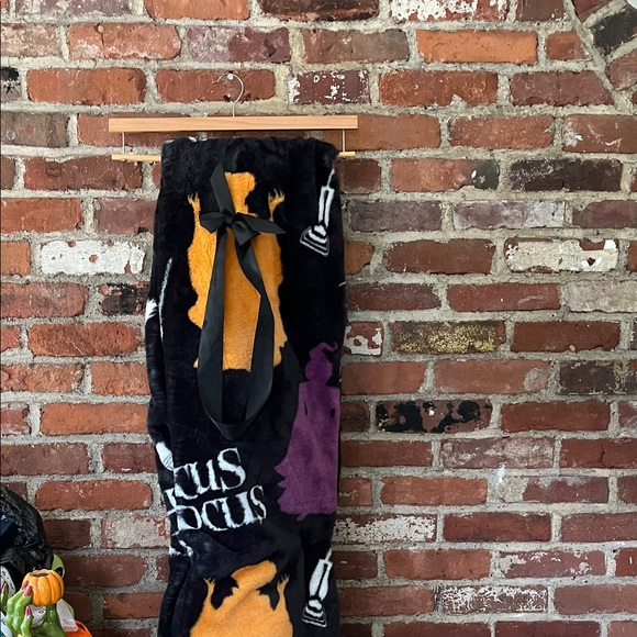 Disney Other - Black and Orange Hocus Pocus blanket
